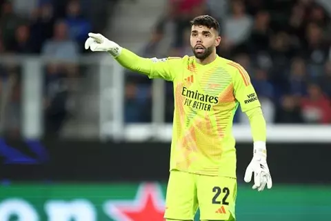 على طريقة الهاني سليمان.. حارس أرسنال أهدر 9 دقائق أمام مانشستر سيتي